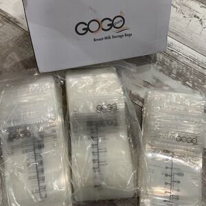 Gogo Pure breastmilk storage bags 7 oz freezer safe zip close self standing